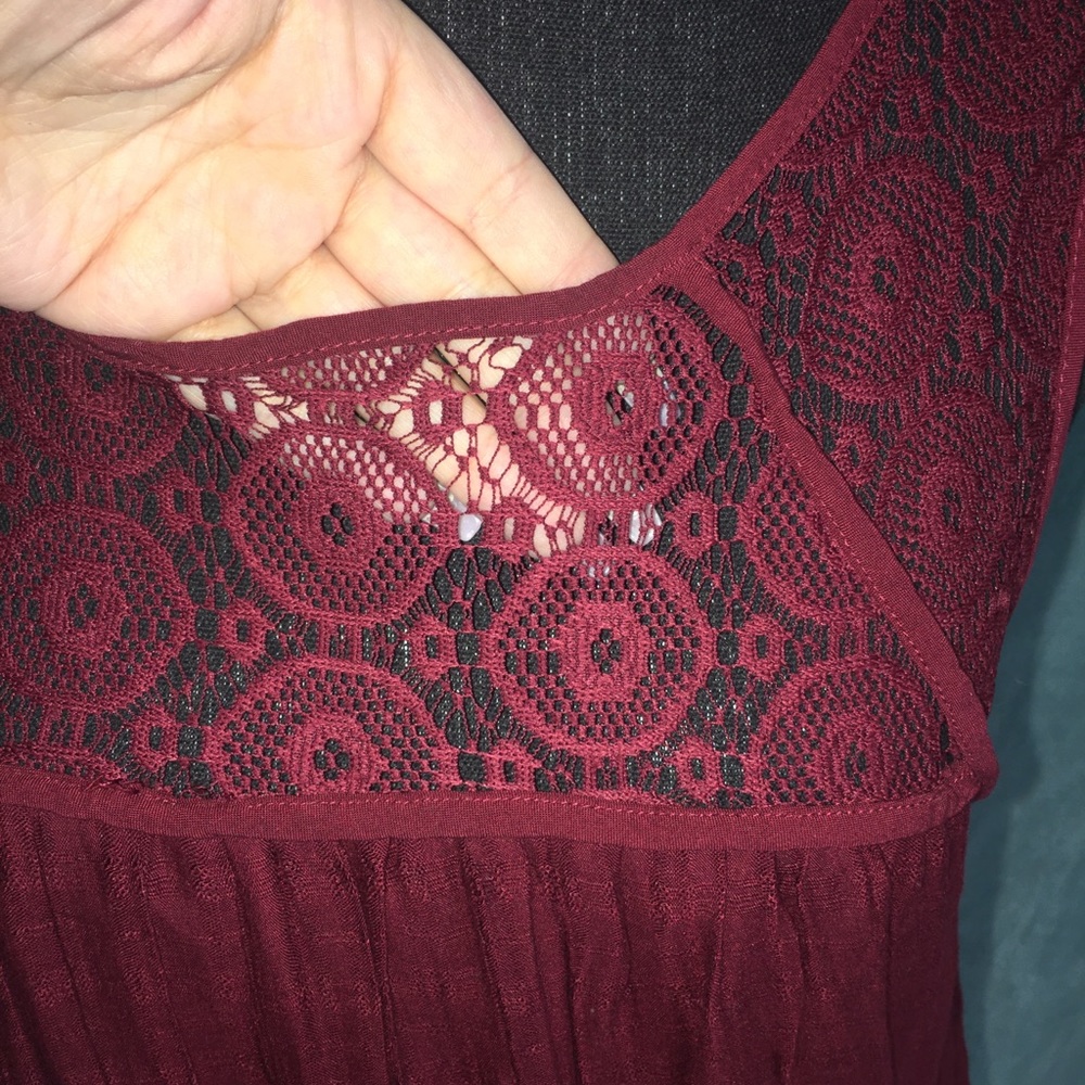 ๐HP๐ Liz Lange Burgundy Maternity Dress - Picture 5 of 7